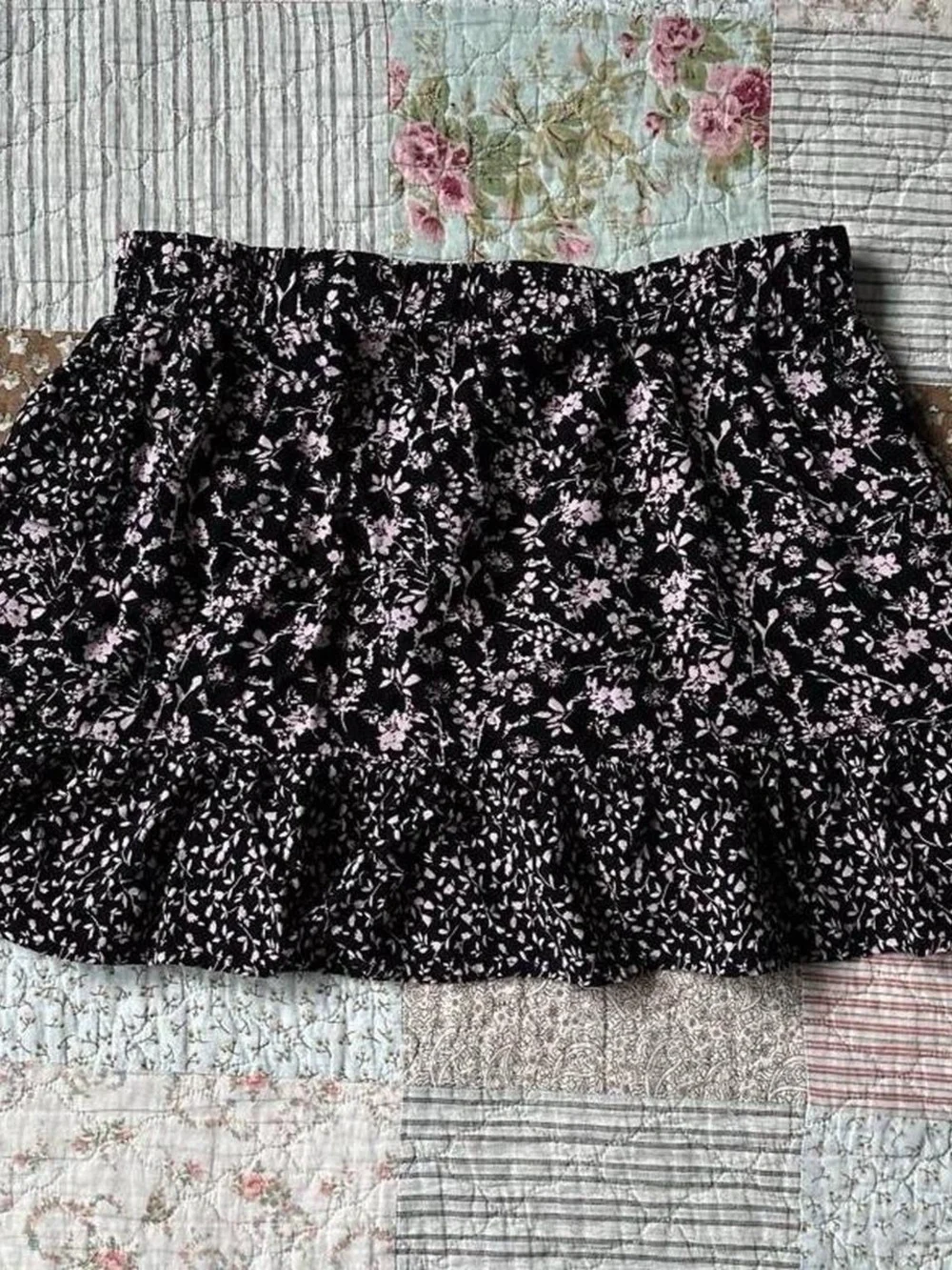 Art Class black & pink floral print ruffle mini-skirt